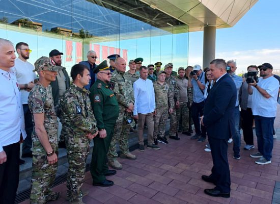 Андрей Бочаров передал спецавтомобили ветеранам боевых действий